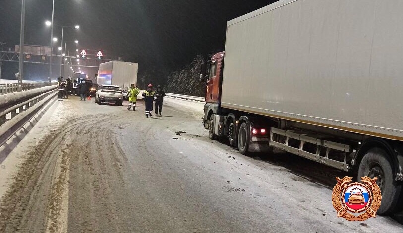 На трассе М-11 «Нева» в Тверской области столкнулись пять автомобилей