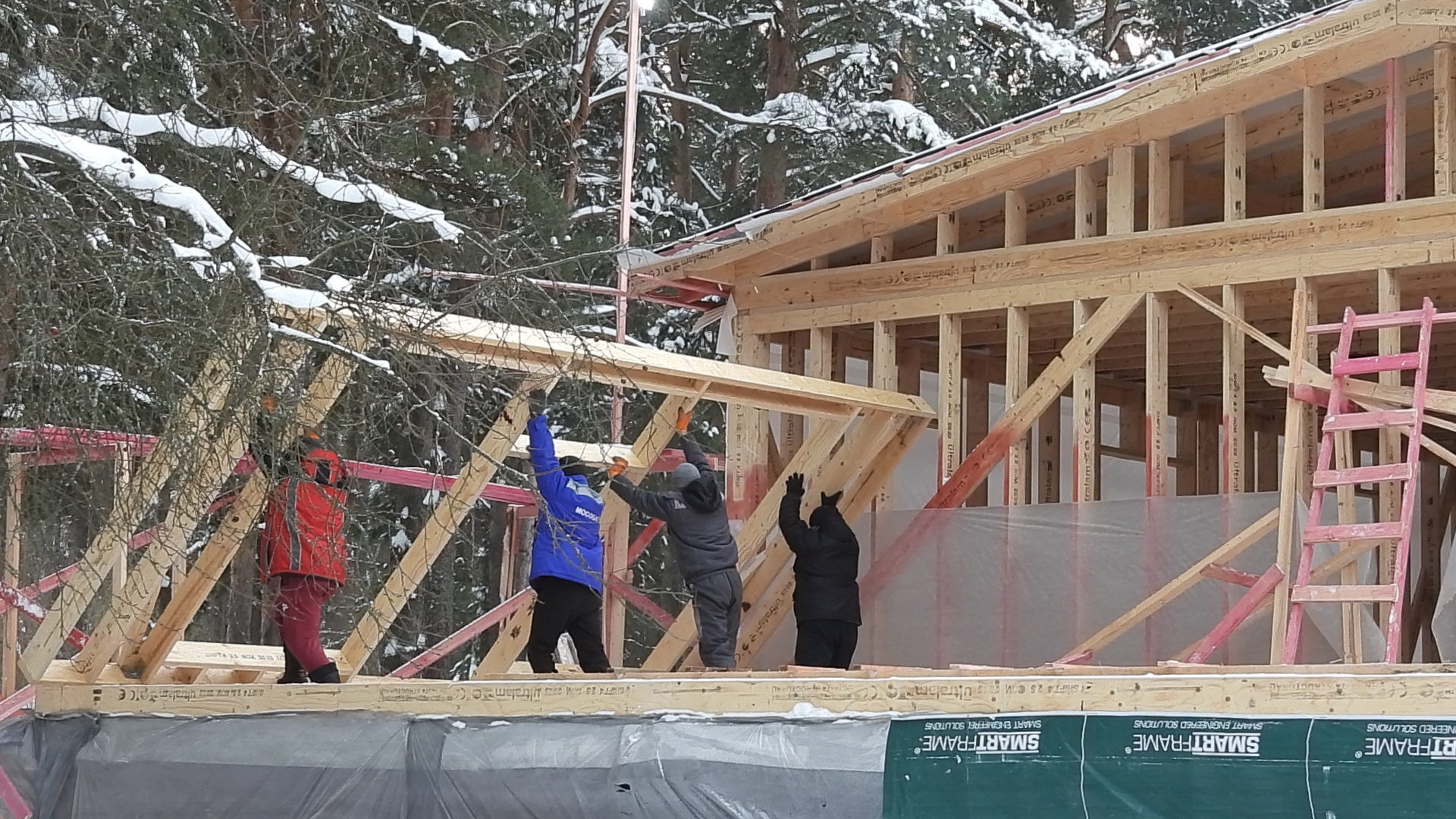 Администрация показала строительство жилого модуля в загородном лагере «Буревестник»