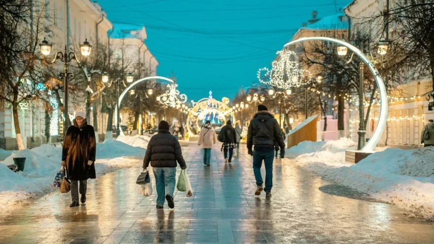 Новогодние украшения в Твери решено оставить до февраля