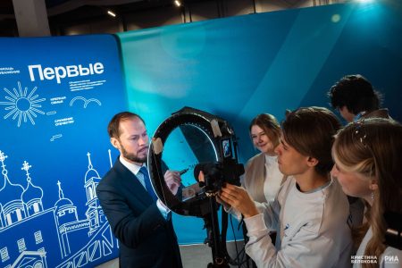 Глава региона Виталий Королев поздравил с праздников студентов вузов и колледжей Тверской области