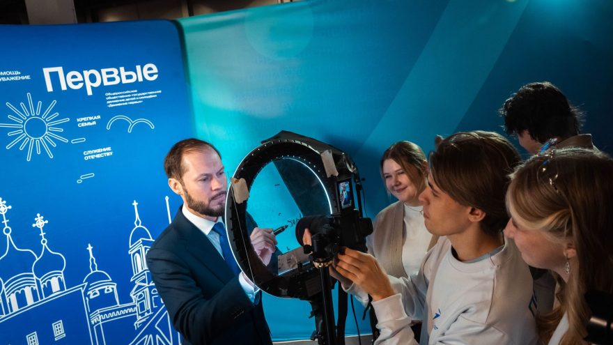 Глава региона Виталий Королев поздравил с праздников студентов вузов и колледжей Тверской области