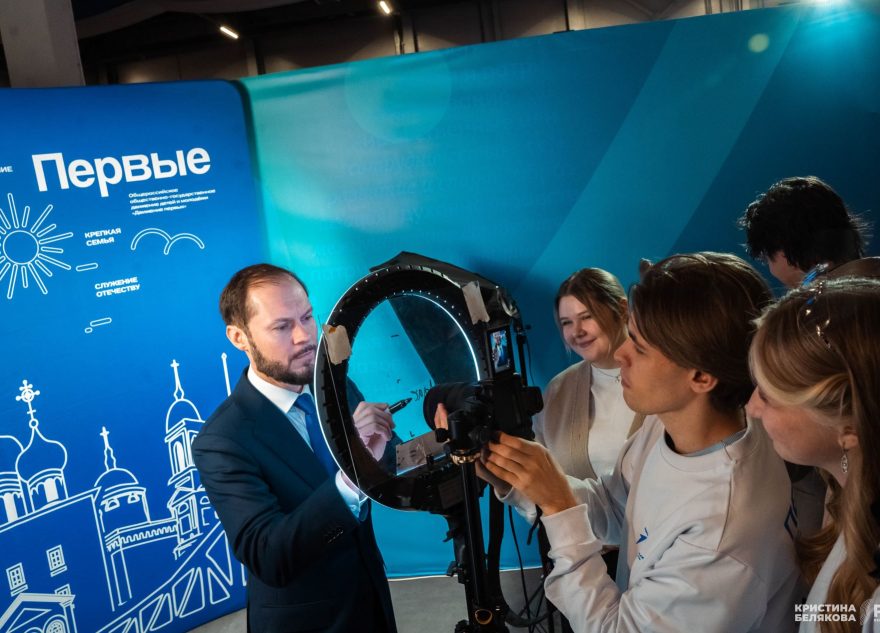 Глава региона Виталий Королев поздравил с праздников студентов вузов и колледжей Тверской области