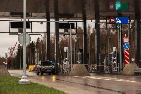 опровергла