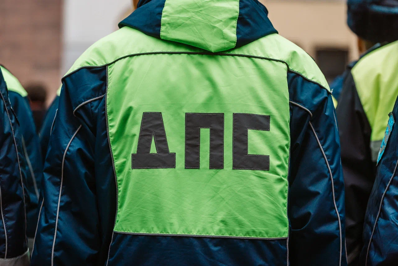 На скоростной трассе под Тверью автомобиль въехал в ограждение