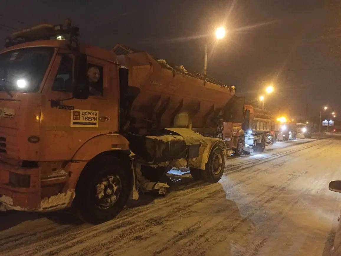 Ночью с улиц Твери вывезли 1700 кубометров снега