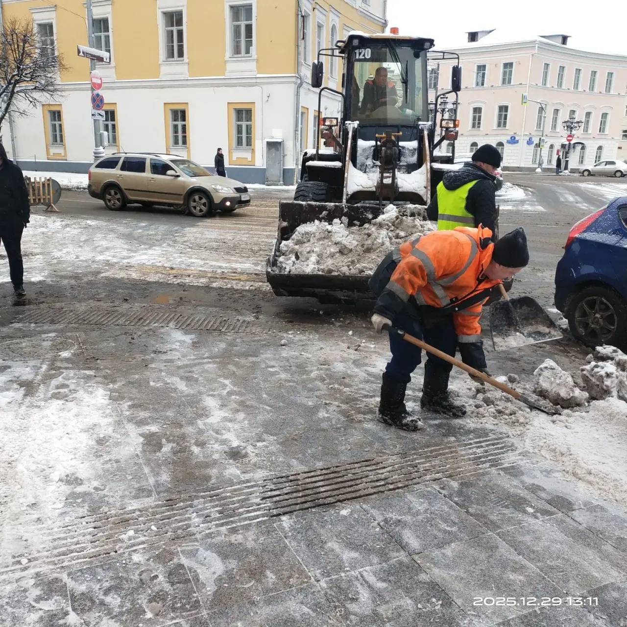 Ночью с улиц Твери вывезли 1700 кубометров снега