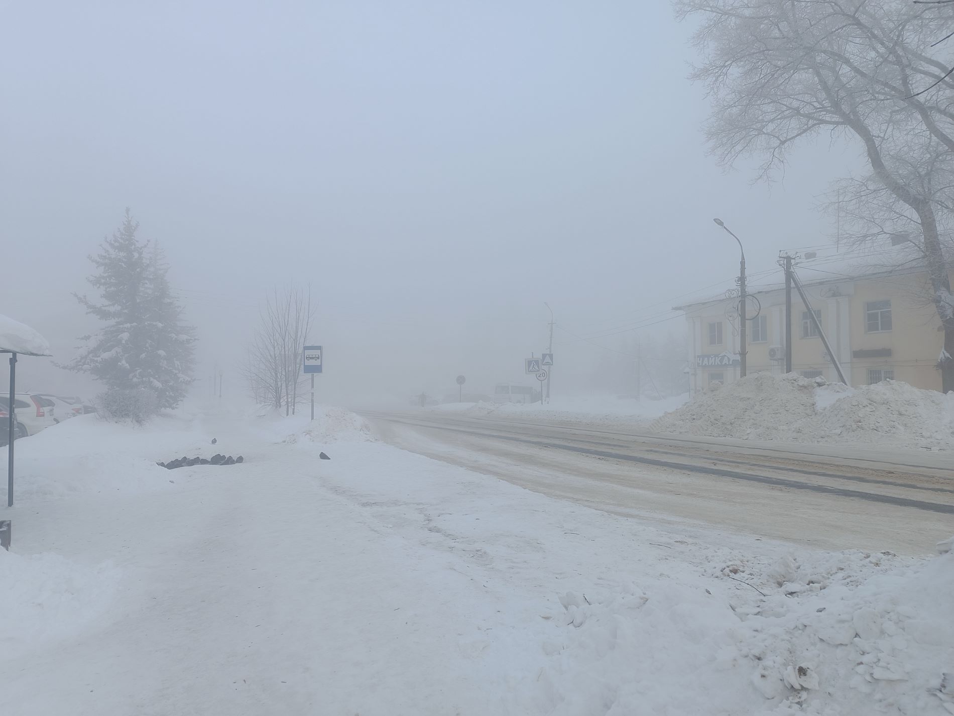 Город в Тверской области окутал необычный морозный туман