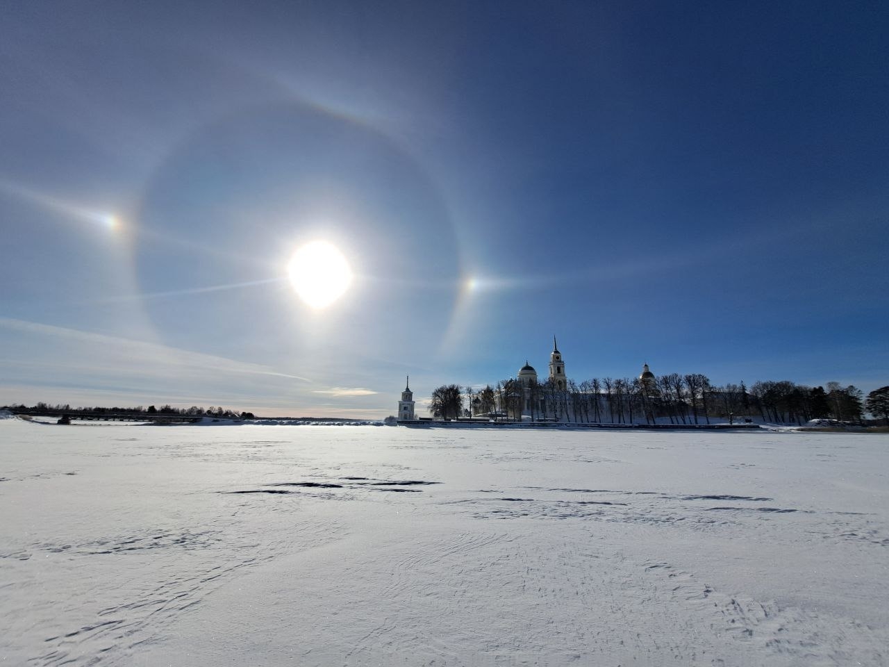 В первый день великого поста в Тверской области заметили красивое гало