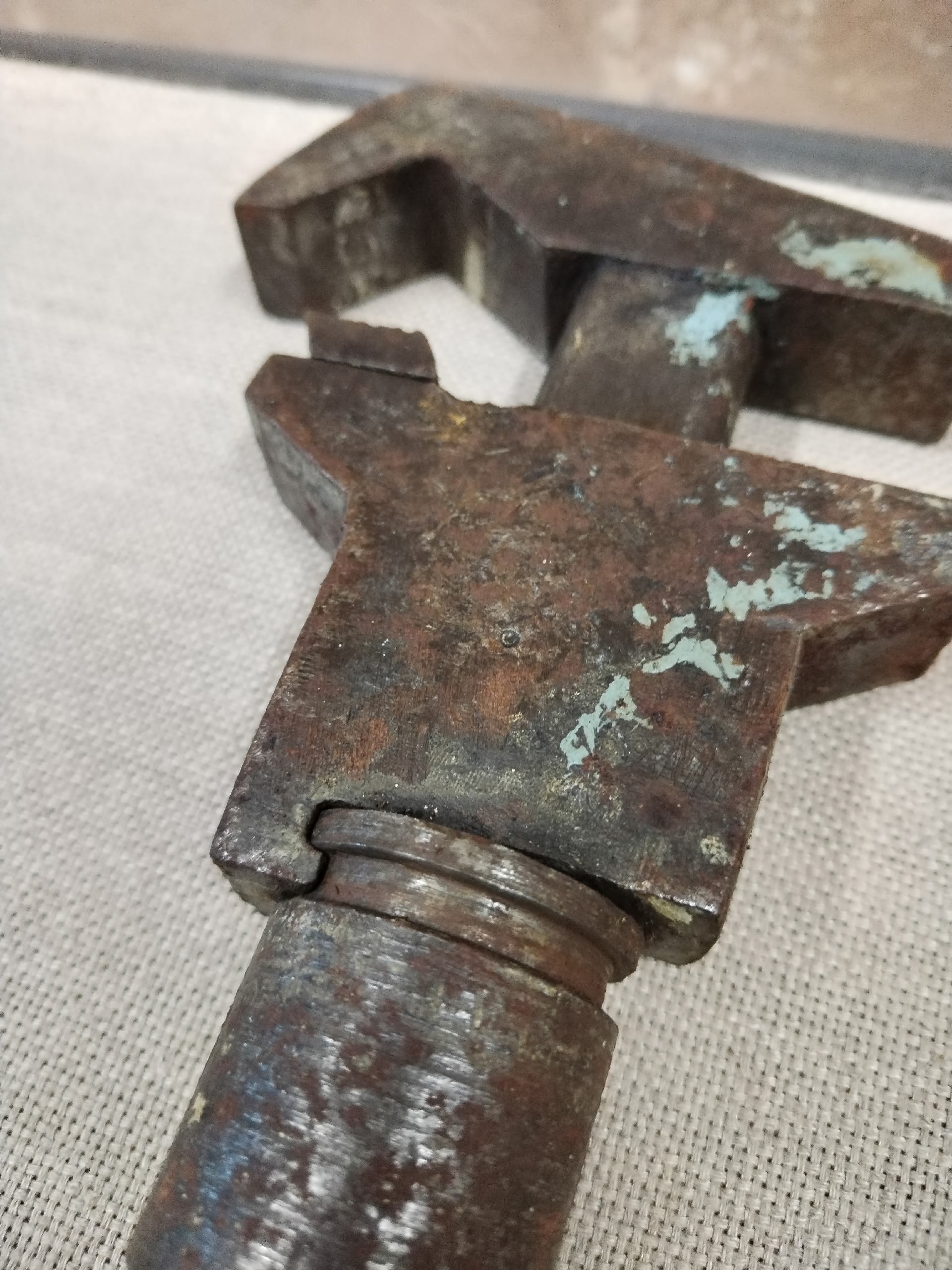 Местные жители подарили старинный ключ Музею гвоздарей под Тверью