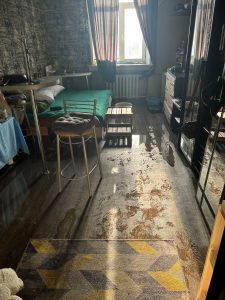 Жительница Твери четвертый год борется с потопом в квартире