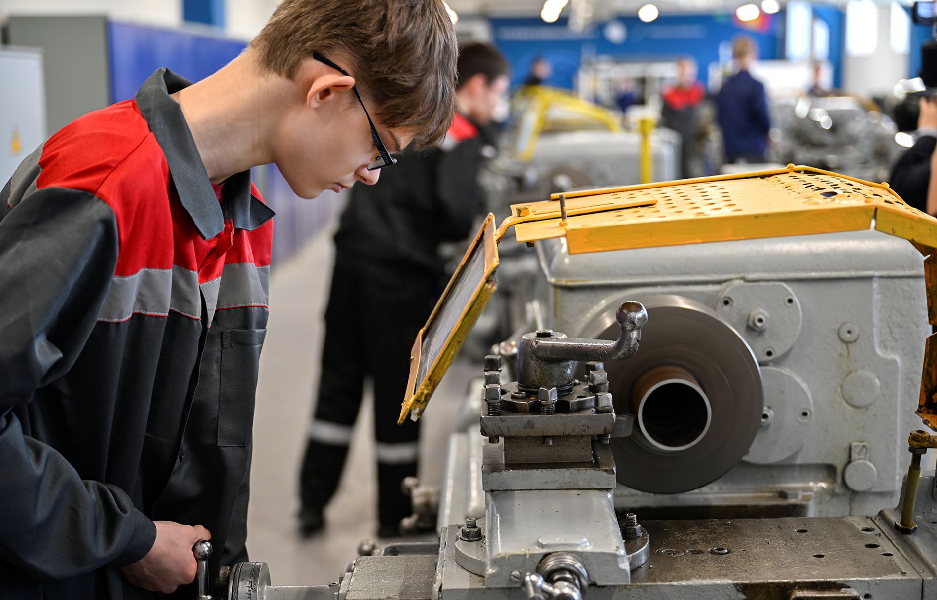 Министр просвещения РФ Сергей Кравцов и глава региона Виталий Королев посетили Тверской технологический колледж