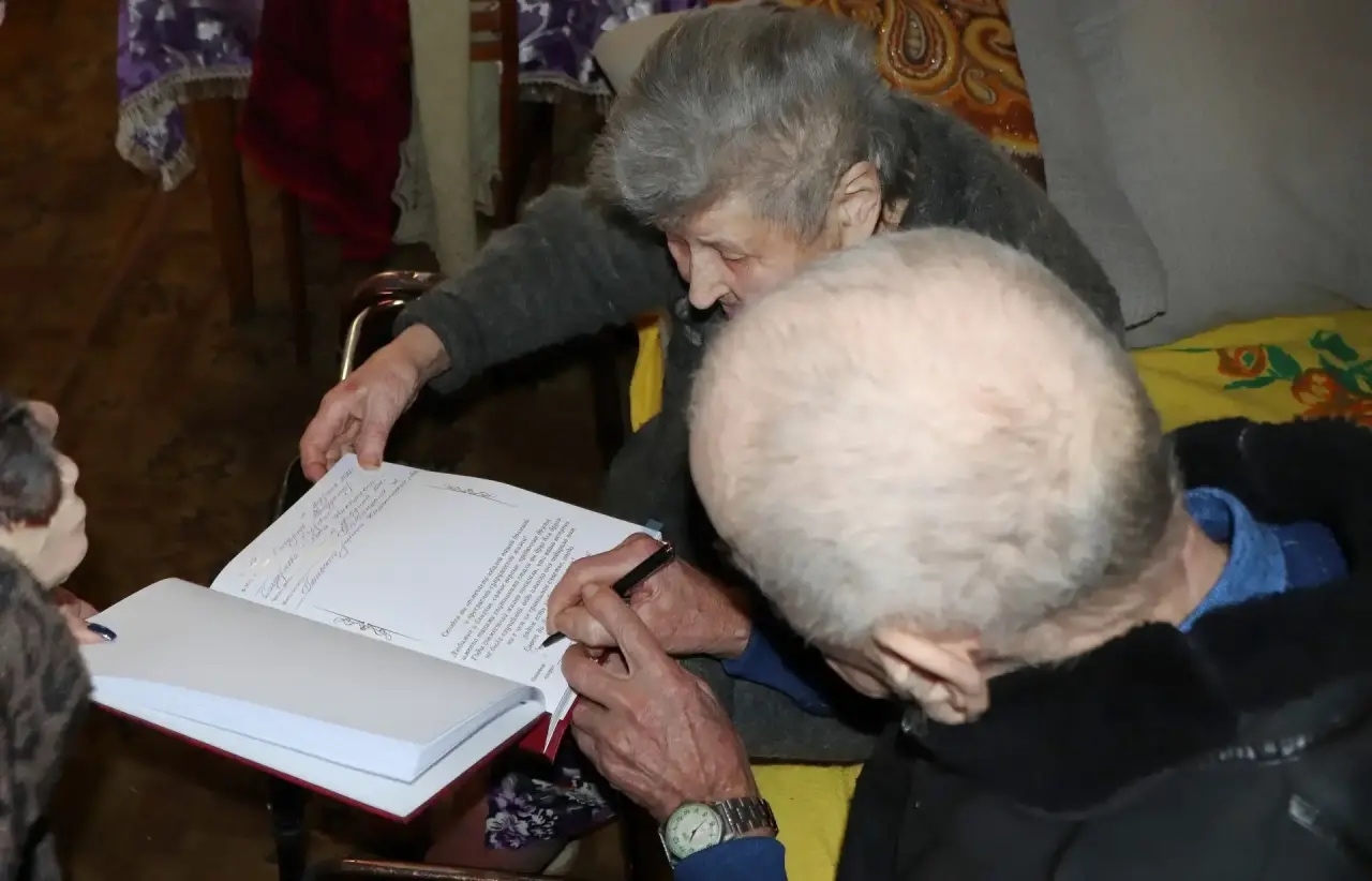 Супруги Смирновы из Тверской области отметили железную свадьбу