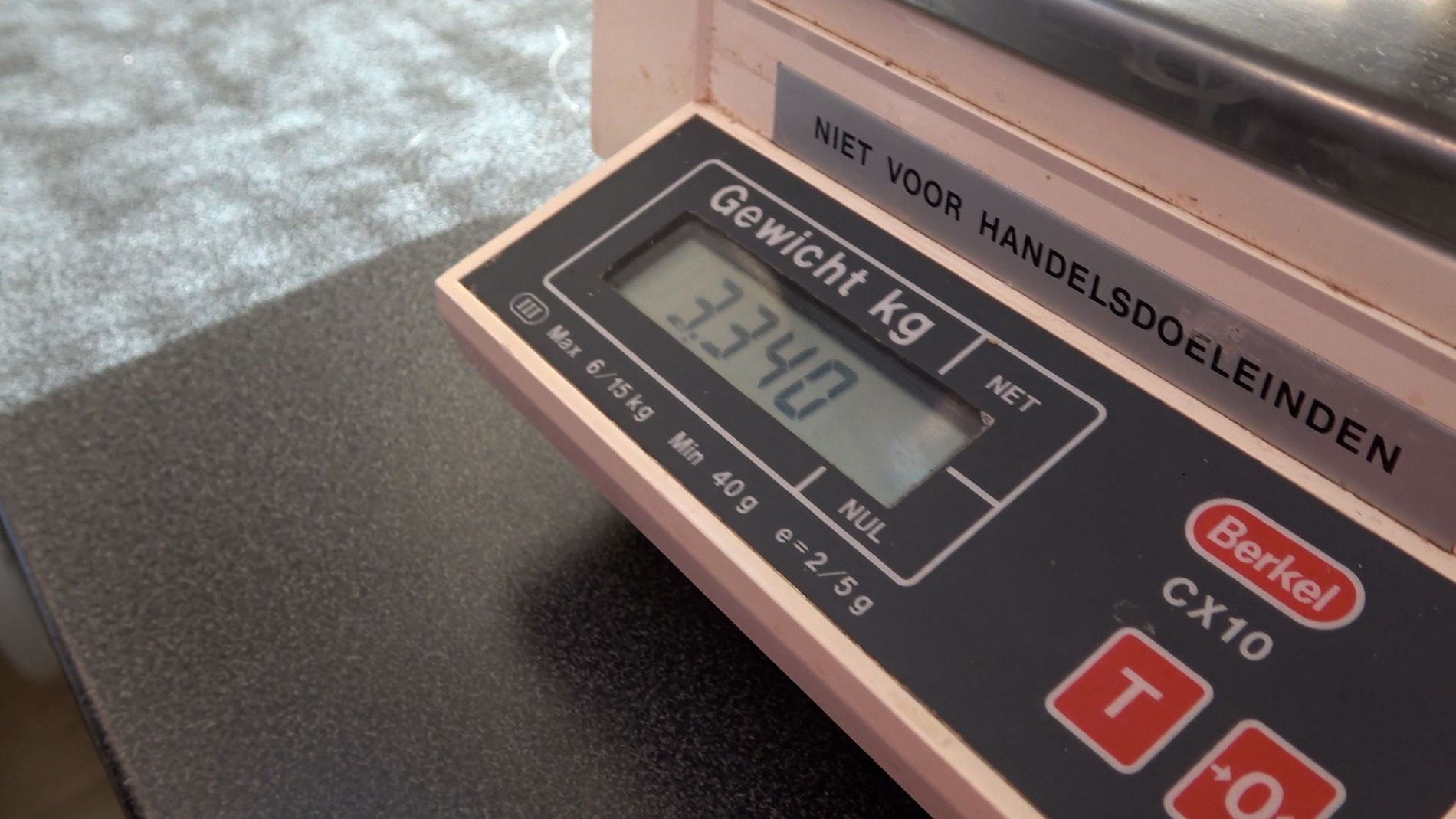 Врач из Госпиталя дикой природы проверил здоровье медвежат в Тверской области