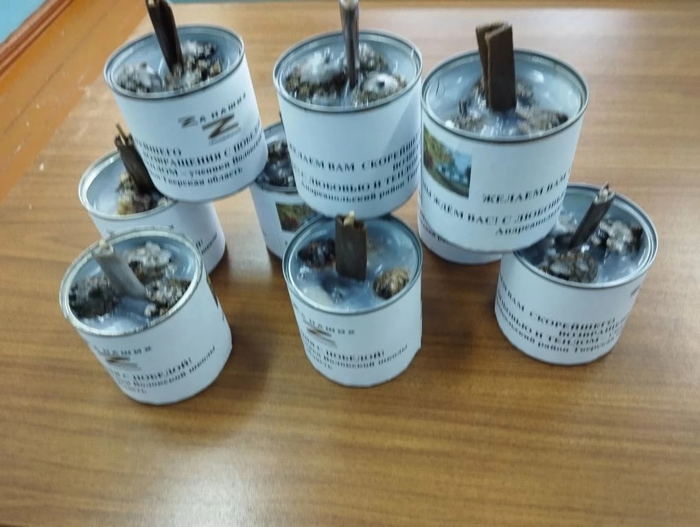 Школьники Тверской области решили поздравить бойцов не только вкусными подарками