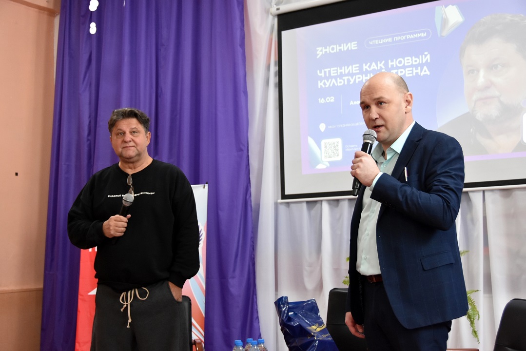 Школьники в Тверской области встретились с актером театра и кино Александром Самойленко