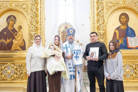 В Твери митрополит Амвросий окрестил внука Героя России Анатолия Сысоева внука