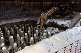 В Тверской области работника насмерть придавило железобетонной плитой придавило