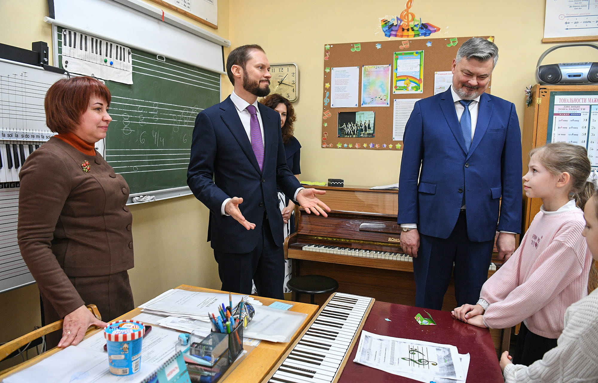 Виталий Королев дал поручения по ремонту детской школы искусств в Кимрах