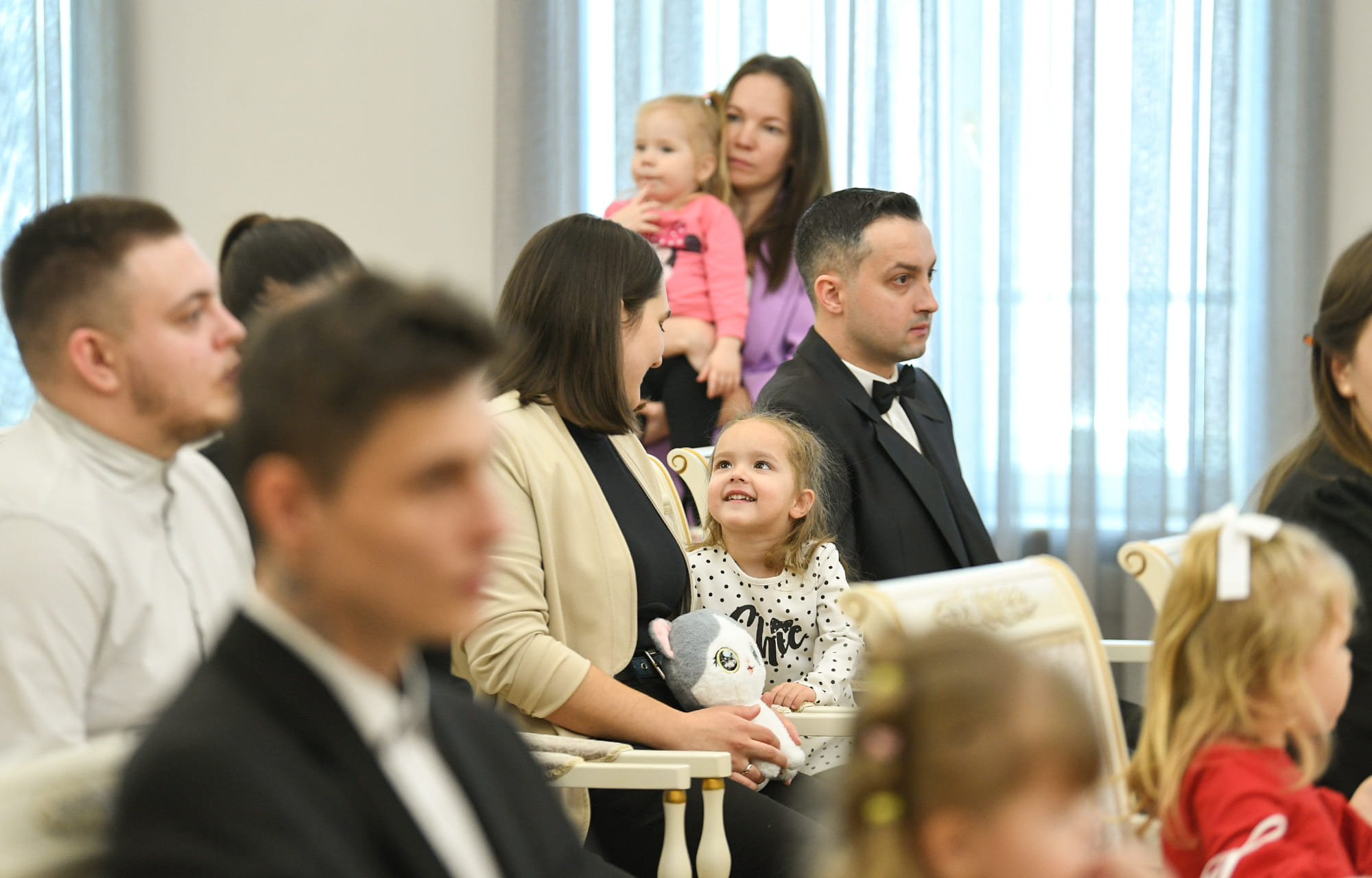 Виталий Королев вручил молодым семьям Тверской области жилищные сертификаты