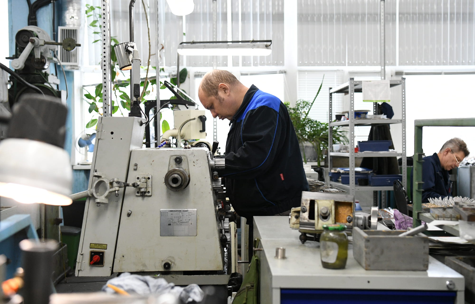 Ремонт дорог, благоустройство, решение вопросов ЖКХ: Виталий Королев встретился с сотрудниками Старицкого механического завода