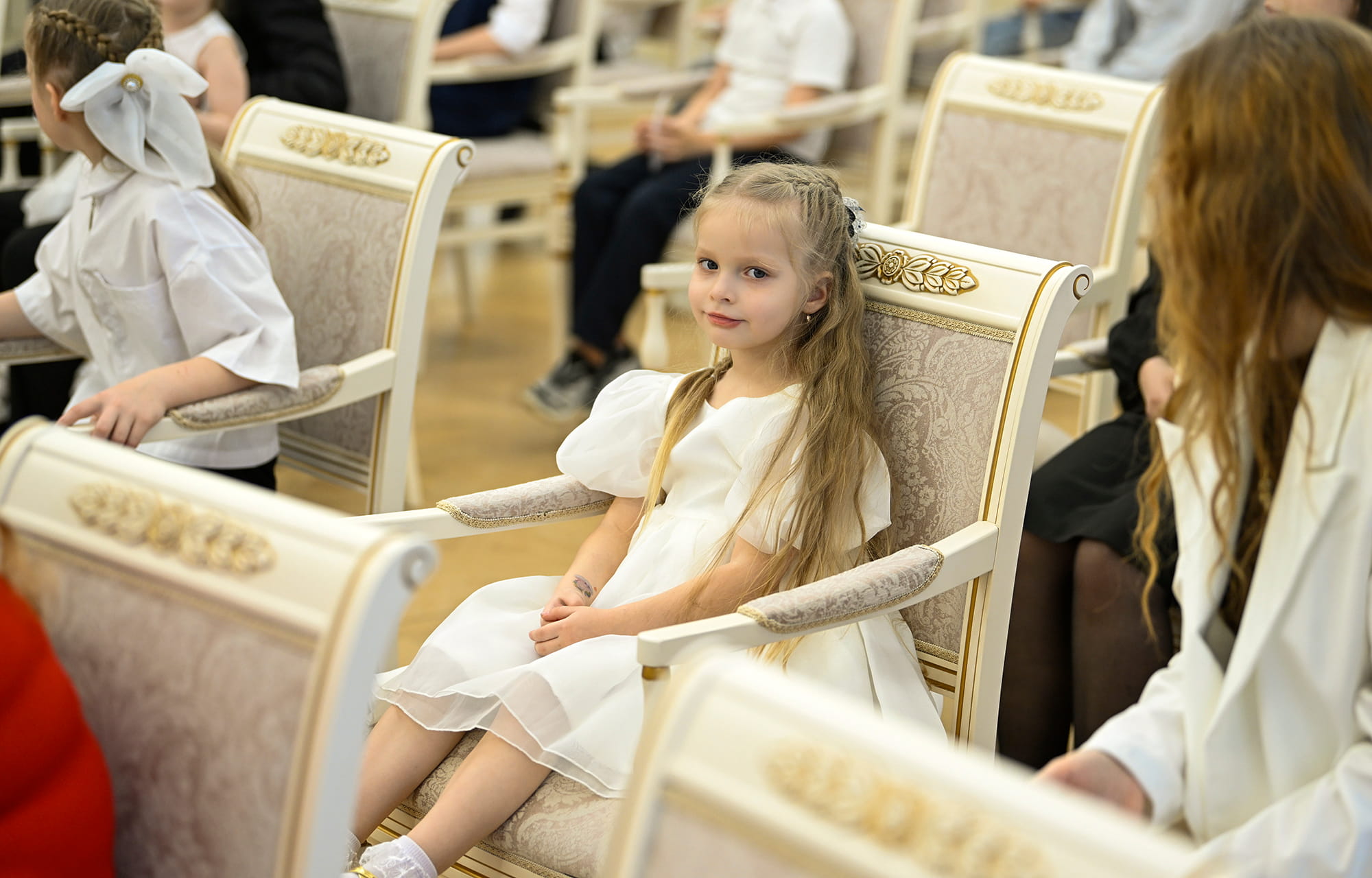 Виталий Королев вручил молодым семьям Тверской области жилищные сертификаты