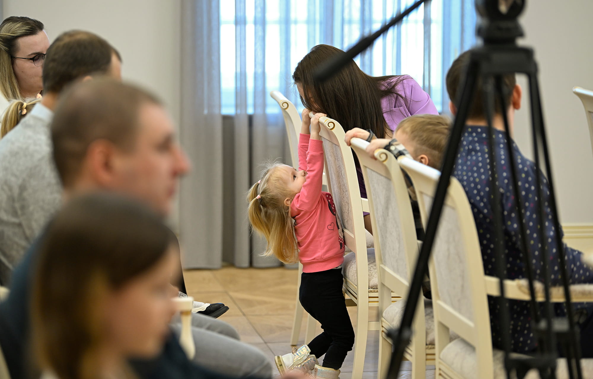 Виталий Королев вручил молодым семьям Тверской области жилищные сертификаты