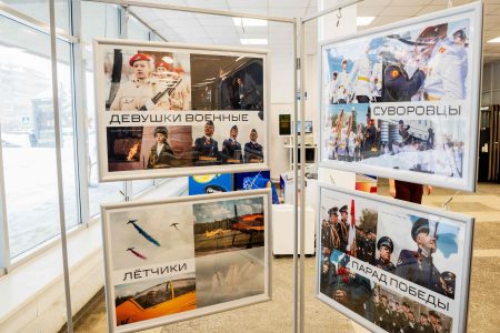 К Дню защитника Отечества в центральном почтовом отделении Твери открылась выставка фотографий