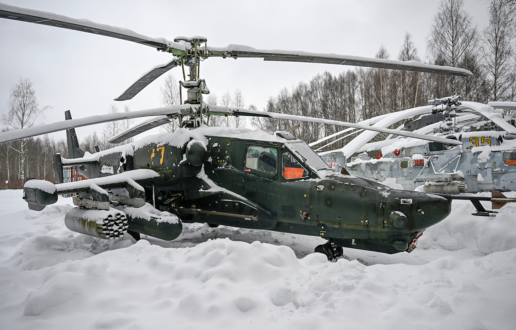 Виталий Королев в Торжке встретился с военнослужащими Центра боевого применения и переучивания летного состава армейской авиации