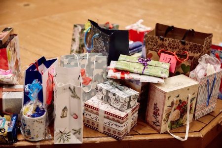 Стали известны самые желанные подарки на 23 Февраля и 8 Марта подарки