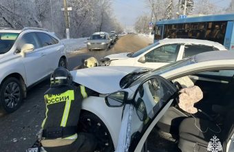 В Твери пожарные ликвидировали последствия ДТП последствия