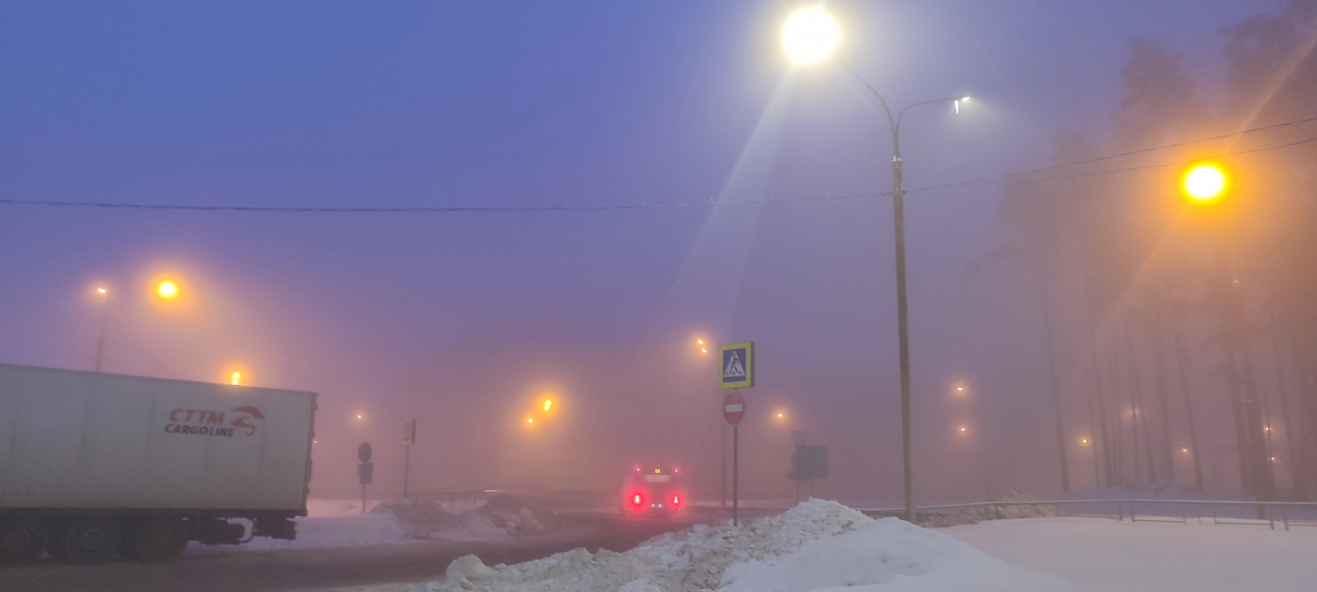 Город в Тверской области окутал необычный морозный туман