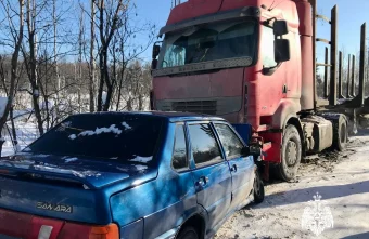 В Тверской области два человека пострадали в столкновении "Лады" и фуры В Тверской области два человека пострадали в столкновении "Лады" и фуры