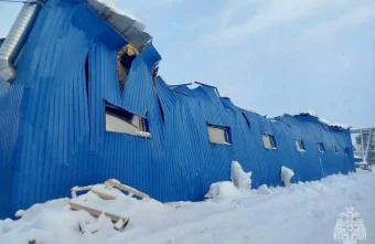 В Твери из-за снега обрушилась крыша цеха крыша