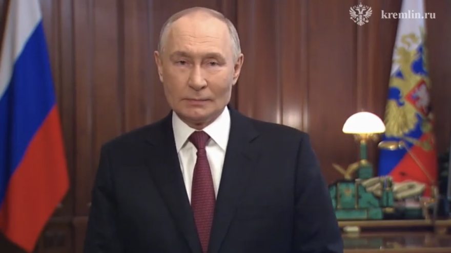 Владимир Путин поздравил россиян с Днём защитника Отечества