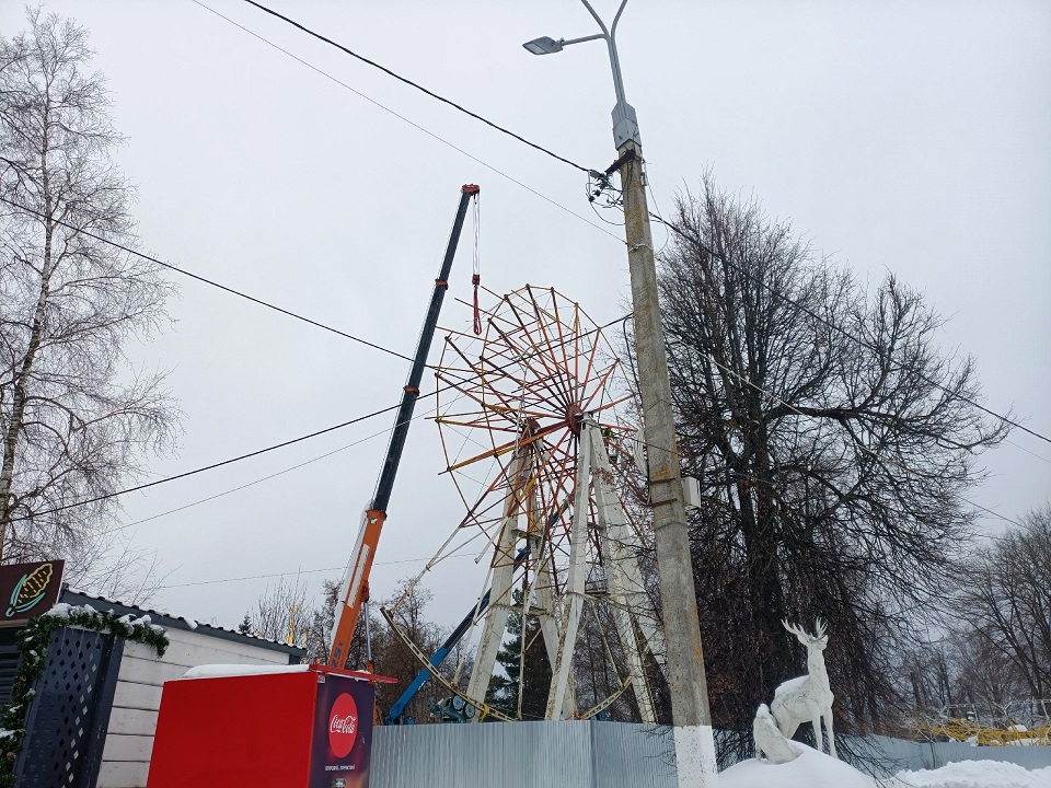 Появились кадры демонтажа колеса обозрения в Твери
