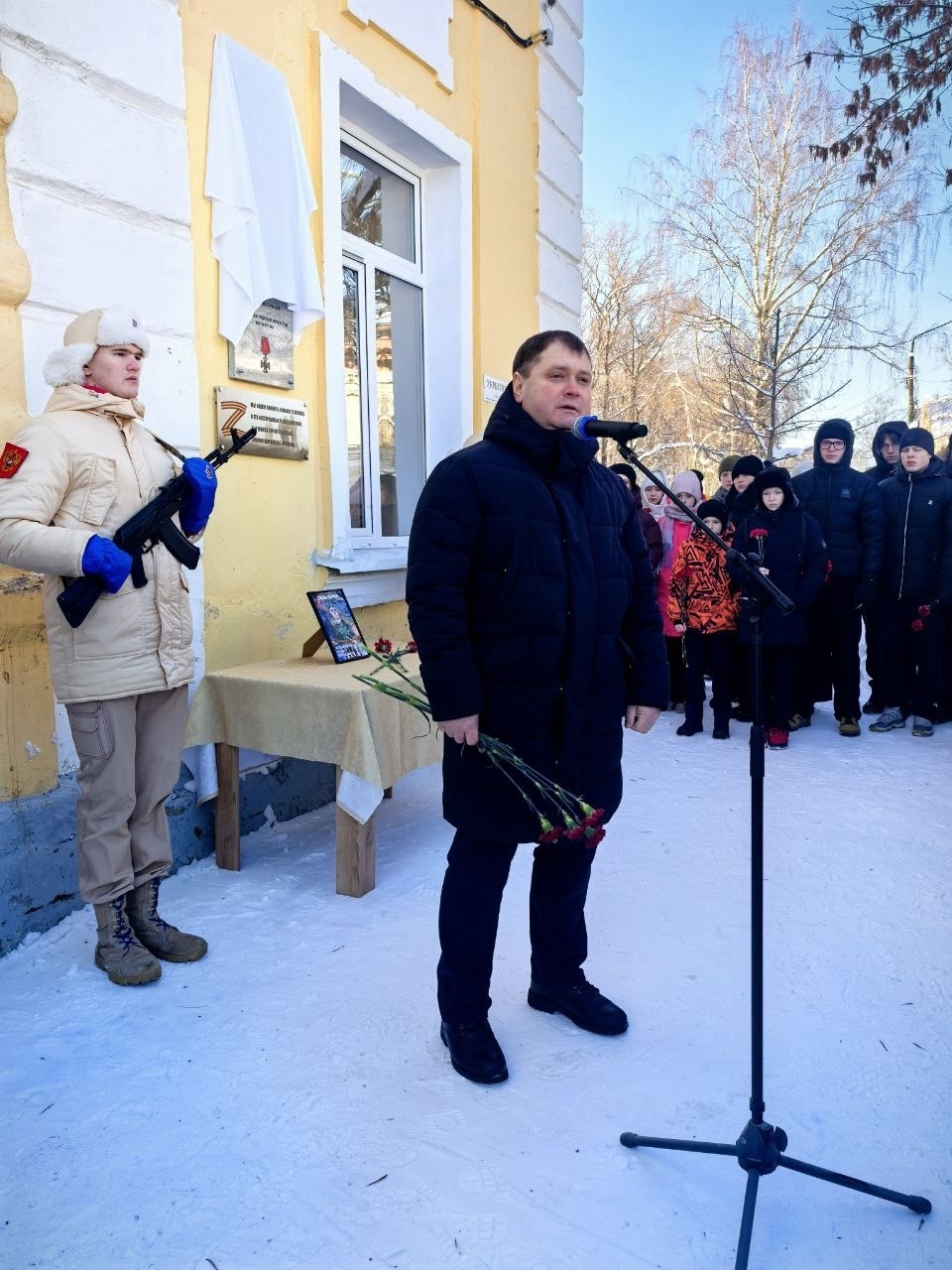 В память о воине в Тверской области открыли мемориальную доску