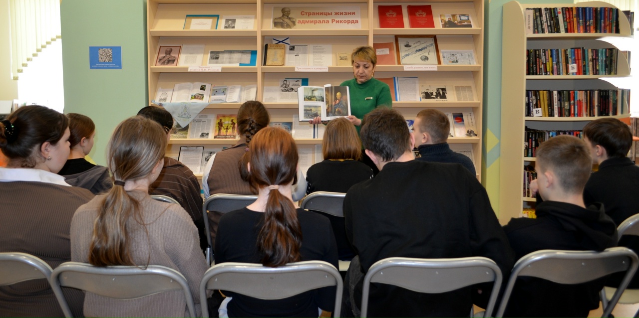 В Торопце открылась книжная выставка, посвящённая прославленному адмиралу