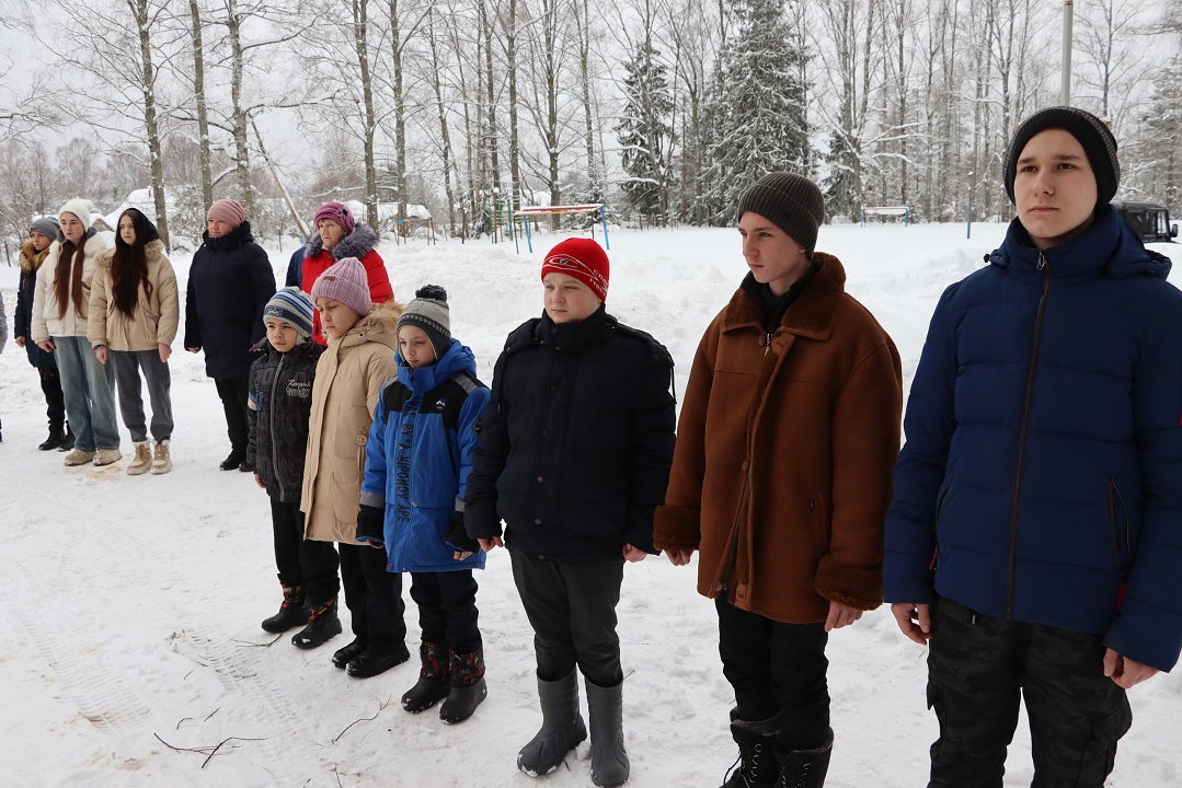 Выпускнику школы в Тверской области, погибшему в зоне СВО, установили мемориальную доску