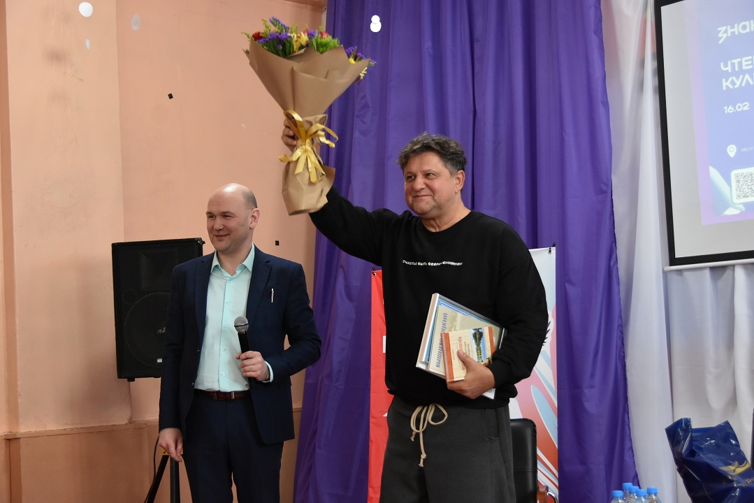 Школьники в Тверской области встретились с актером театра и кино Александром Самойленко