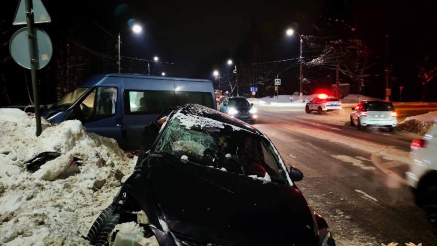 Стали известны подробности ДТП с участием двух машин в Твери