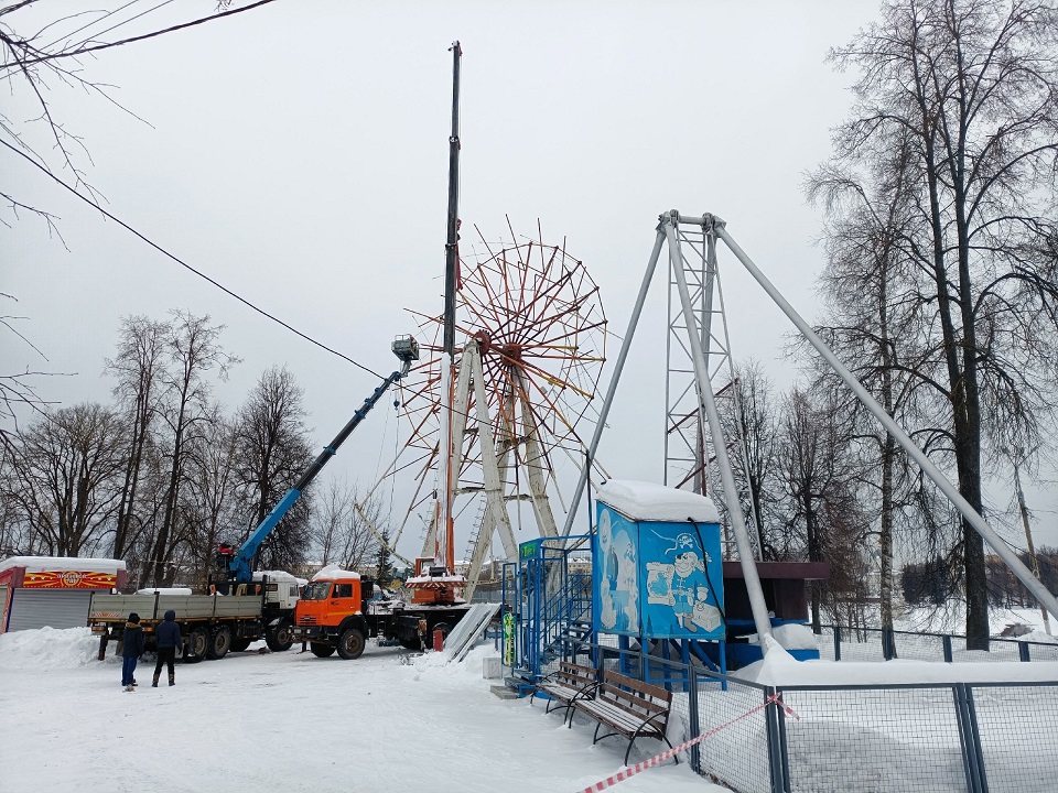 Появились кадры демонтажа колеса обозрения в Твери