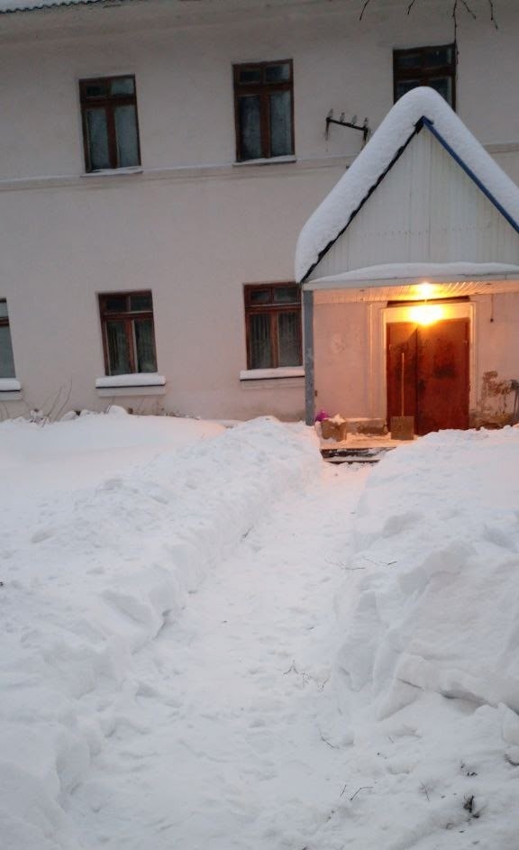 Волонтеры поблагодарили школьников за расчистку снега у фронтового склада в Тверской области