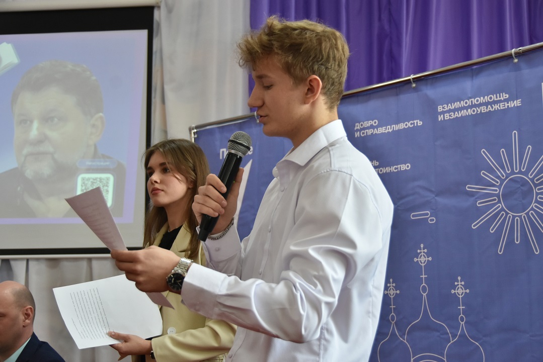 Школьники в Тверской области встретились с актером театра и кино Александром Самойленко