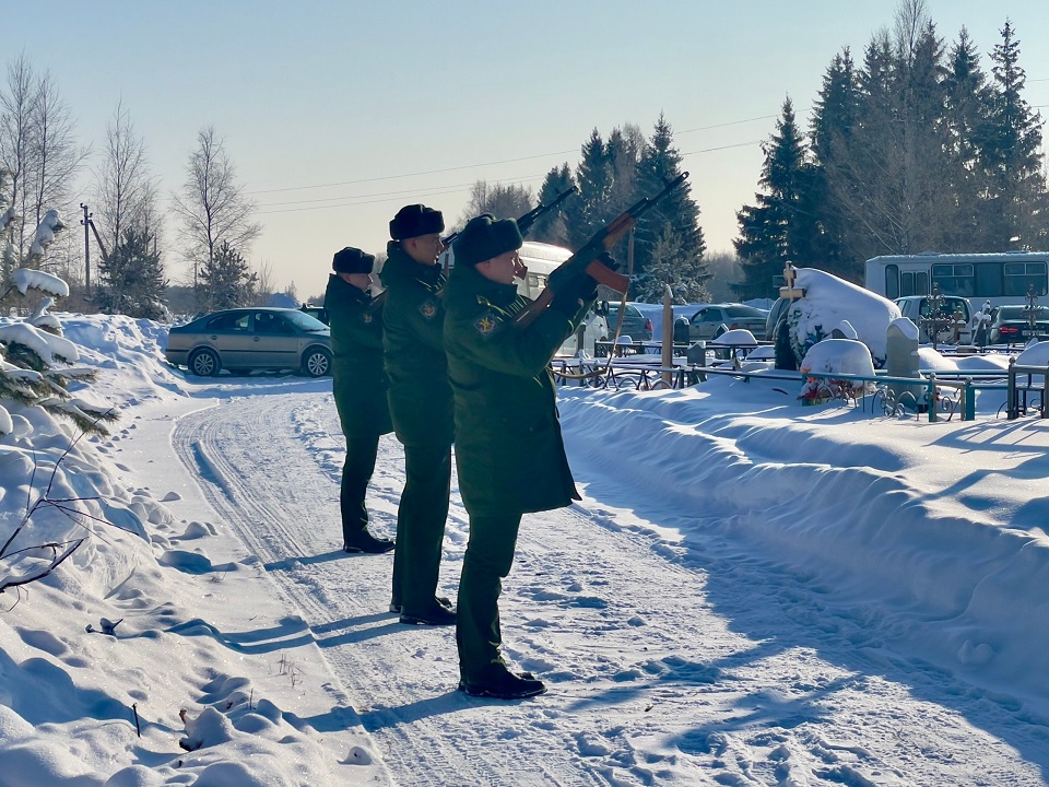 В Тверской области проводили в последний путь рядового Алексея Сосунова