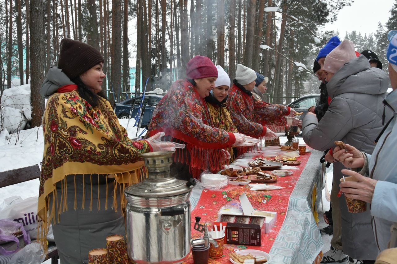 В Вышневолоцком округе отметили День защитника Отечества лыжным походом