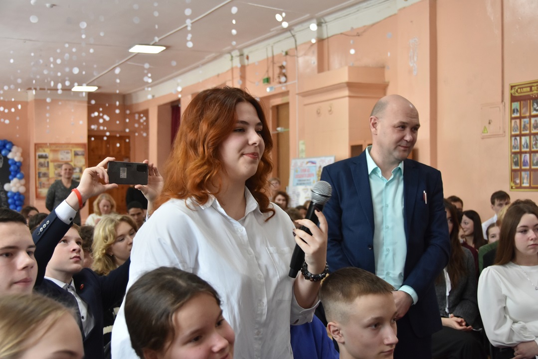 Школьники в Тверской области встретились с актером театра и кино Александром Самойленко