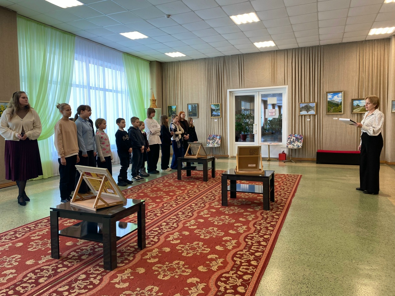 В Торопце открылась выставка "Дарите людям красоту"