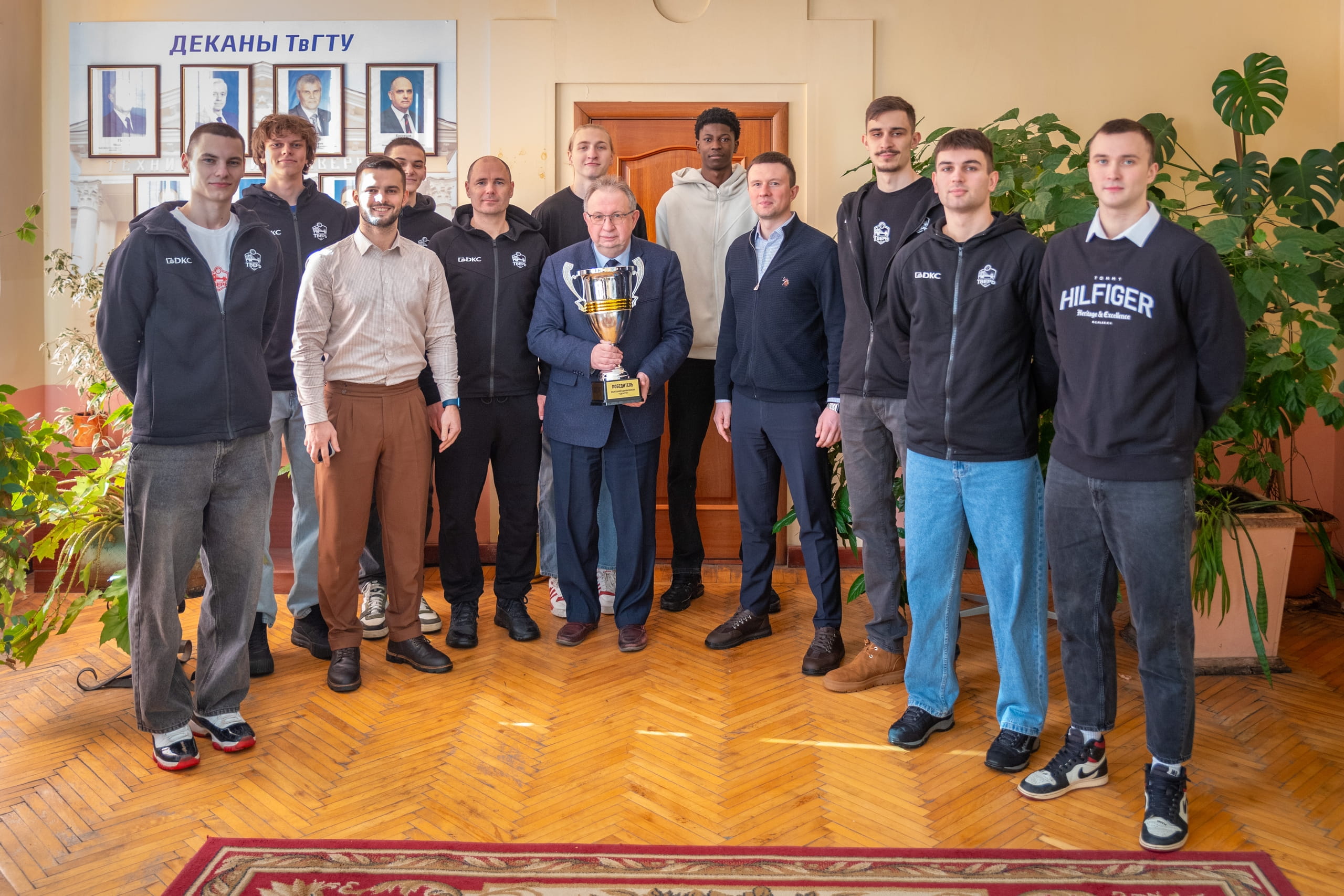 баскетболистами