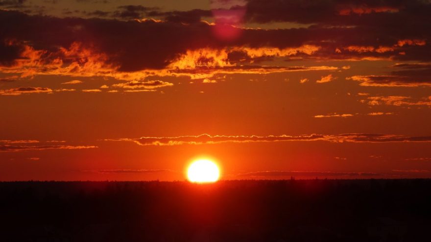 После солнечной активности начались магнитные бури планетарного масштаба