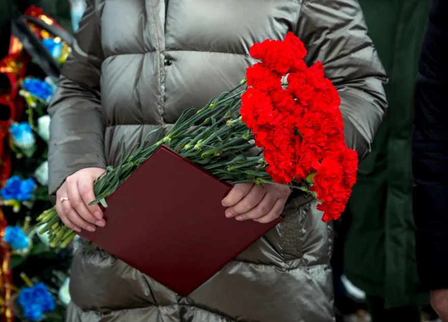 мемориальную доску